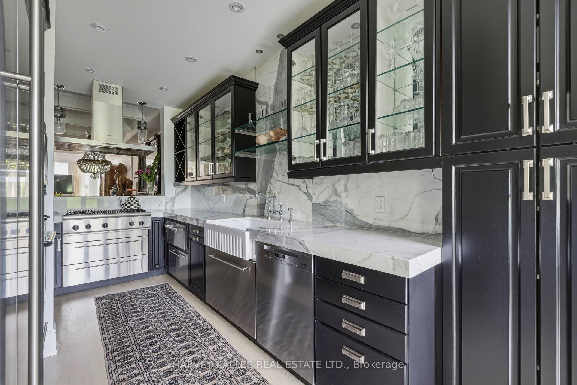 260 Russell Hill Road 21