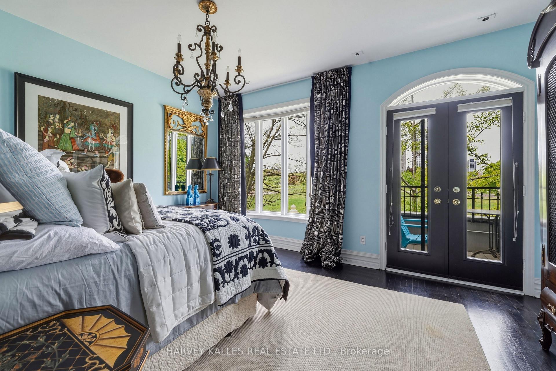 260 Russell Hill Road 21