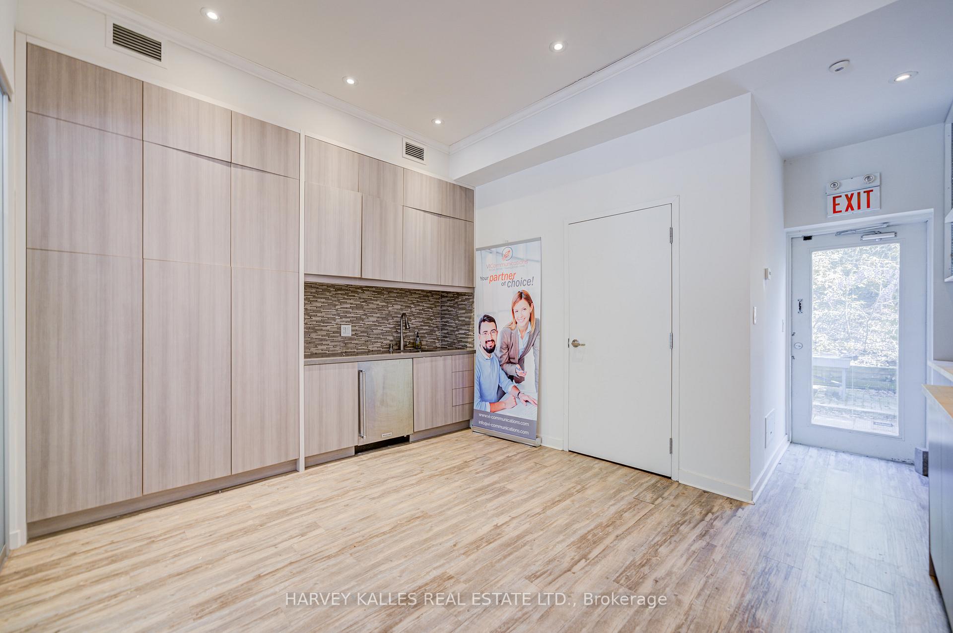 275 MacPherson Avenue 109