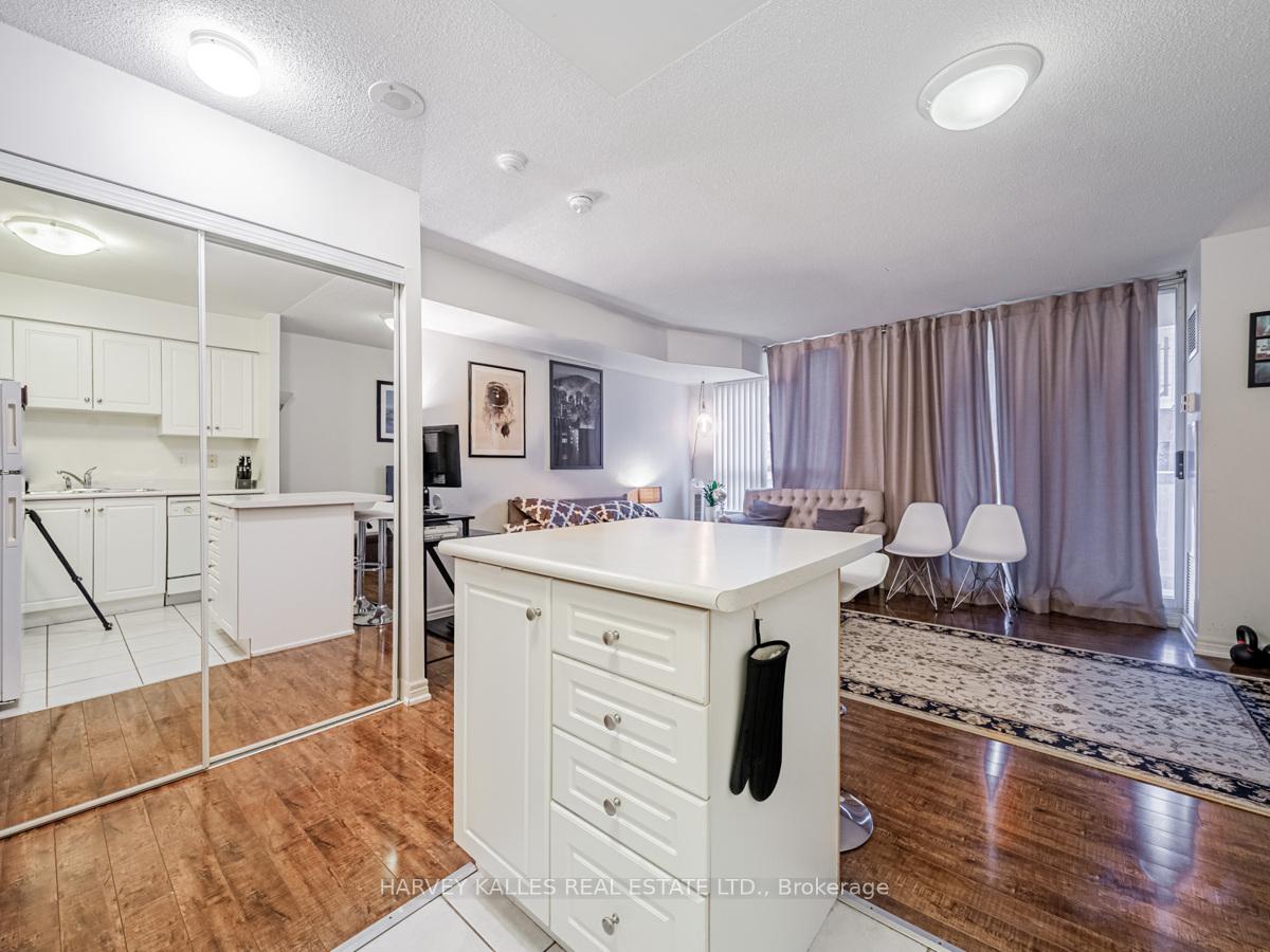 43 Eglinton Avenue E 1101