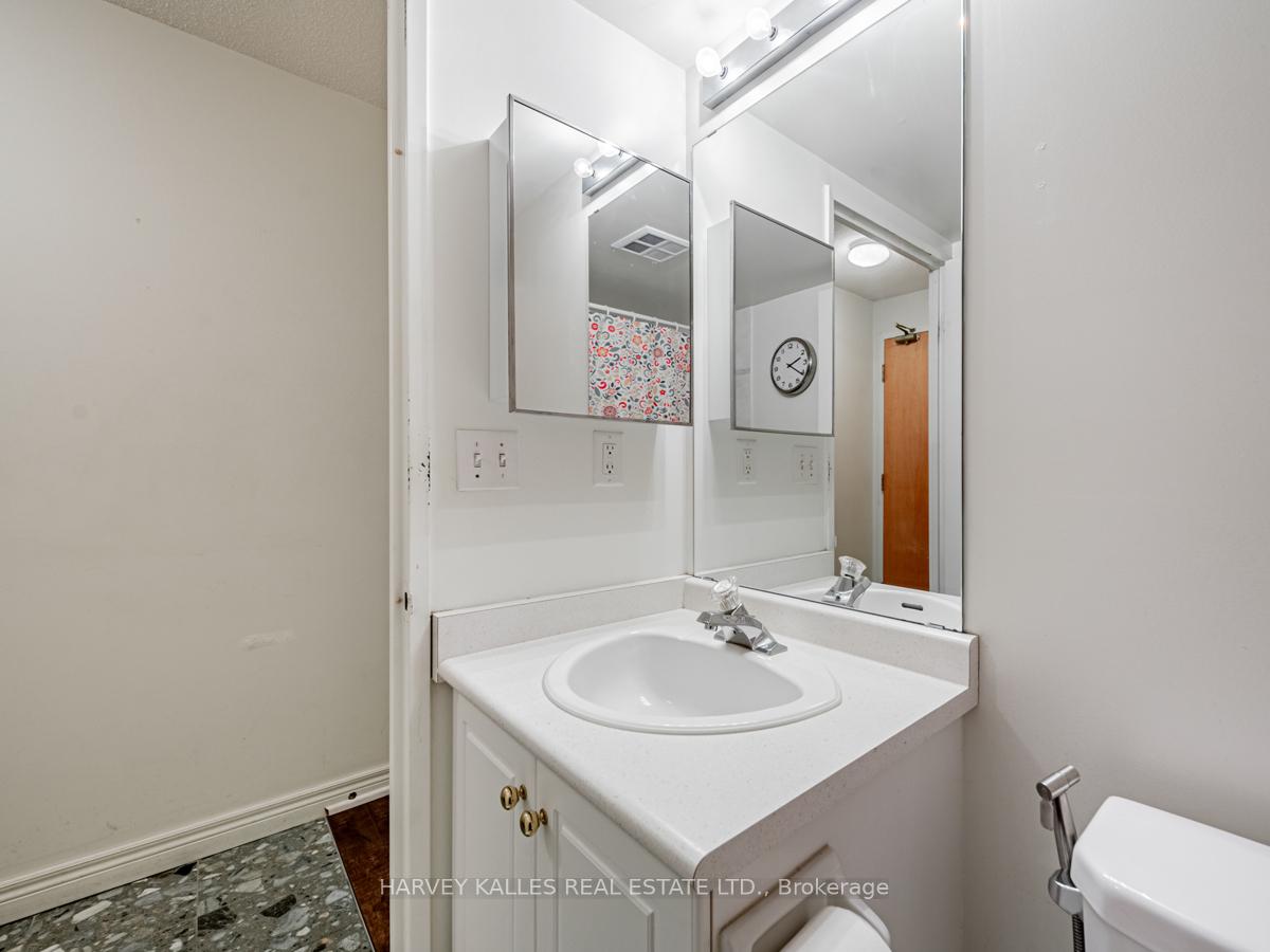 43 Eglinton Avenue E 1101