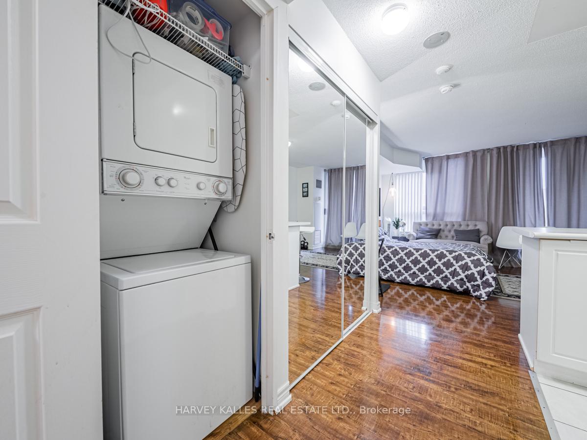43 Eglinton Avenue E 1101