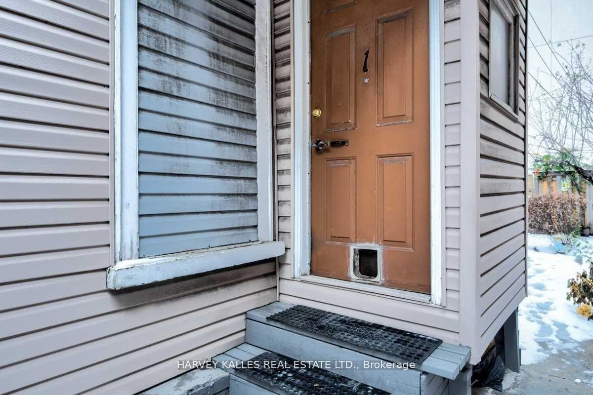 1098 Bathurst Street 2