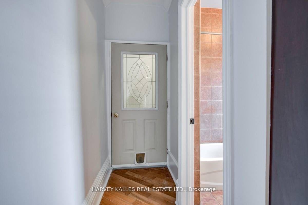 1098 Bathurst Street 2