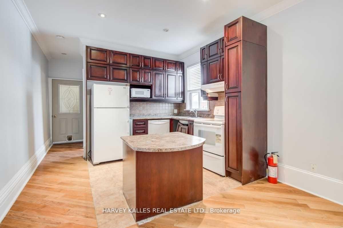 1098 Bathurst Street 2