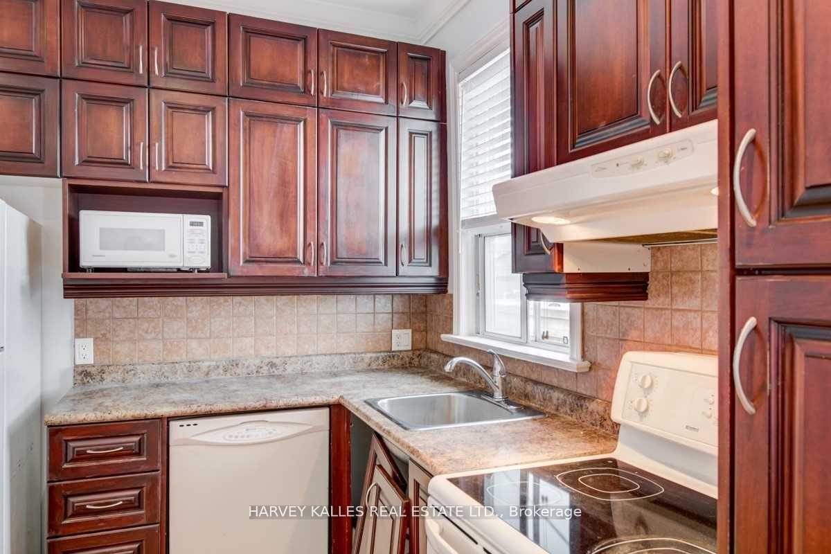 1098 Bathurst Street 2