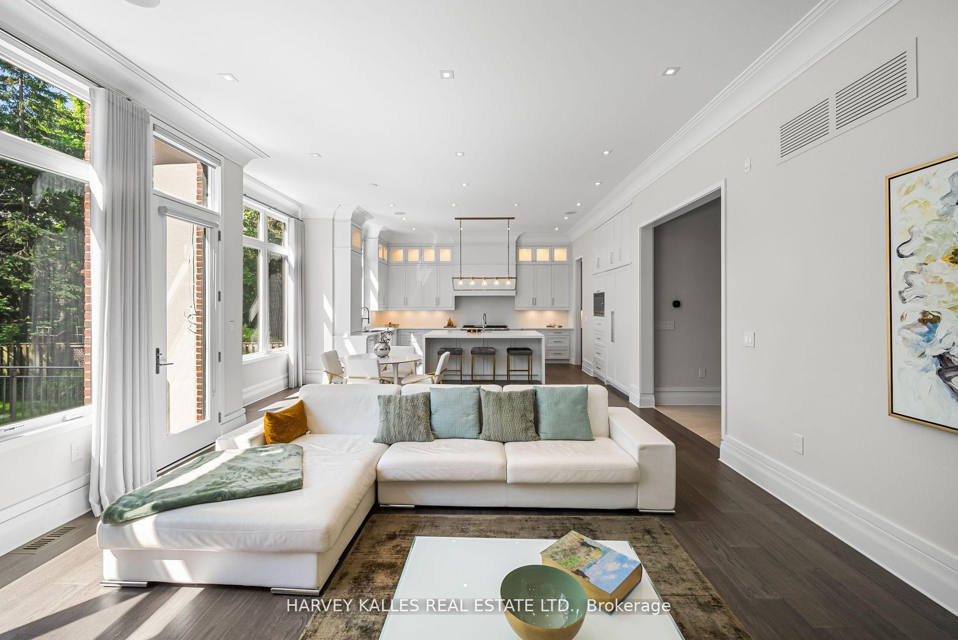 163 Cortleigh Boulevard