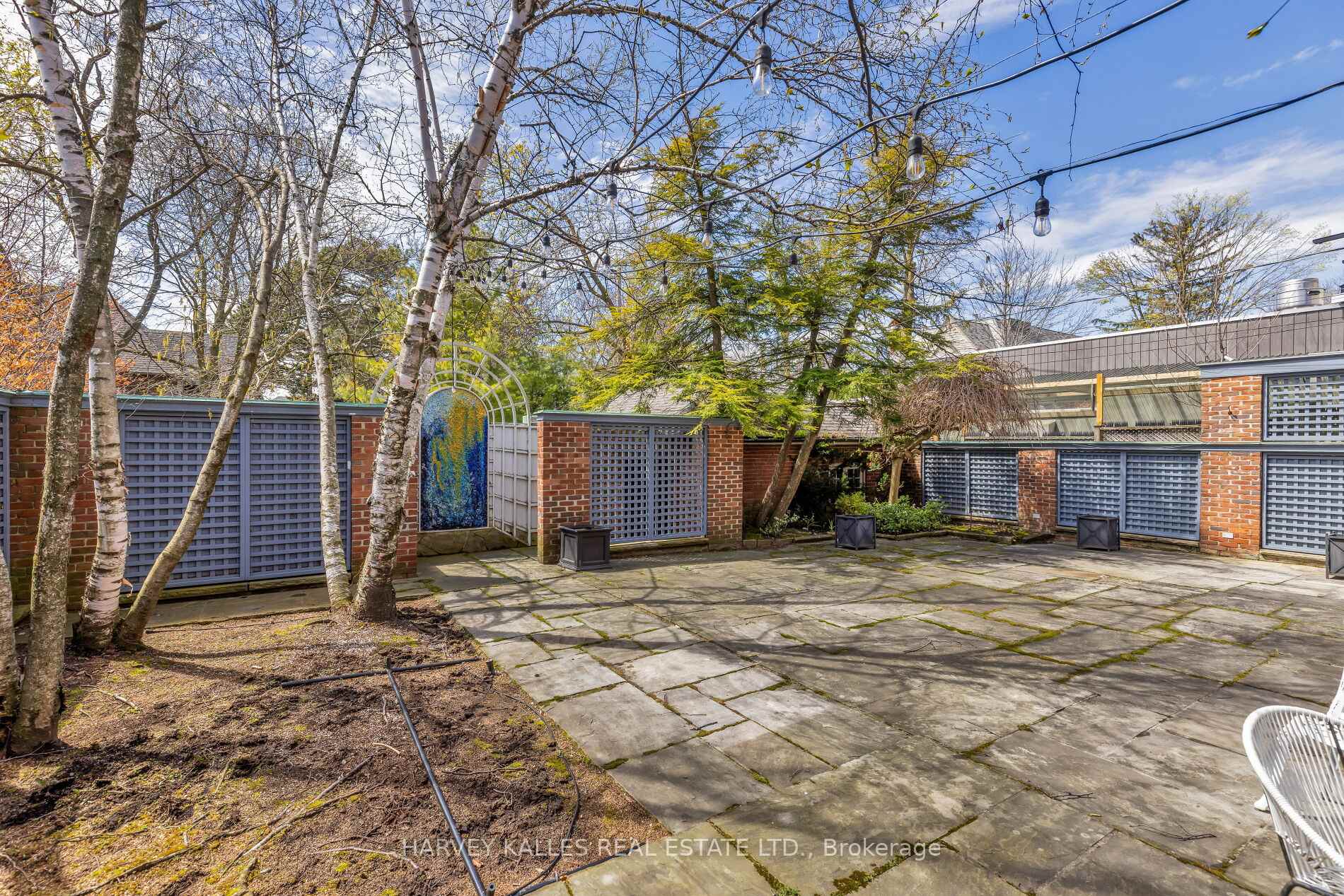 470 Russell Hill Road