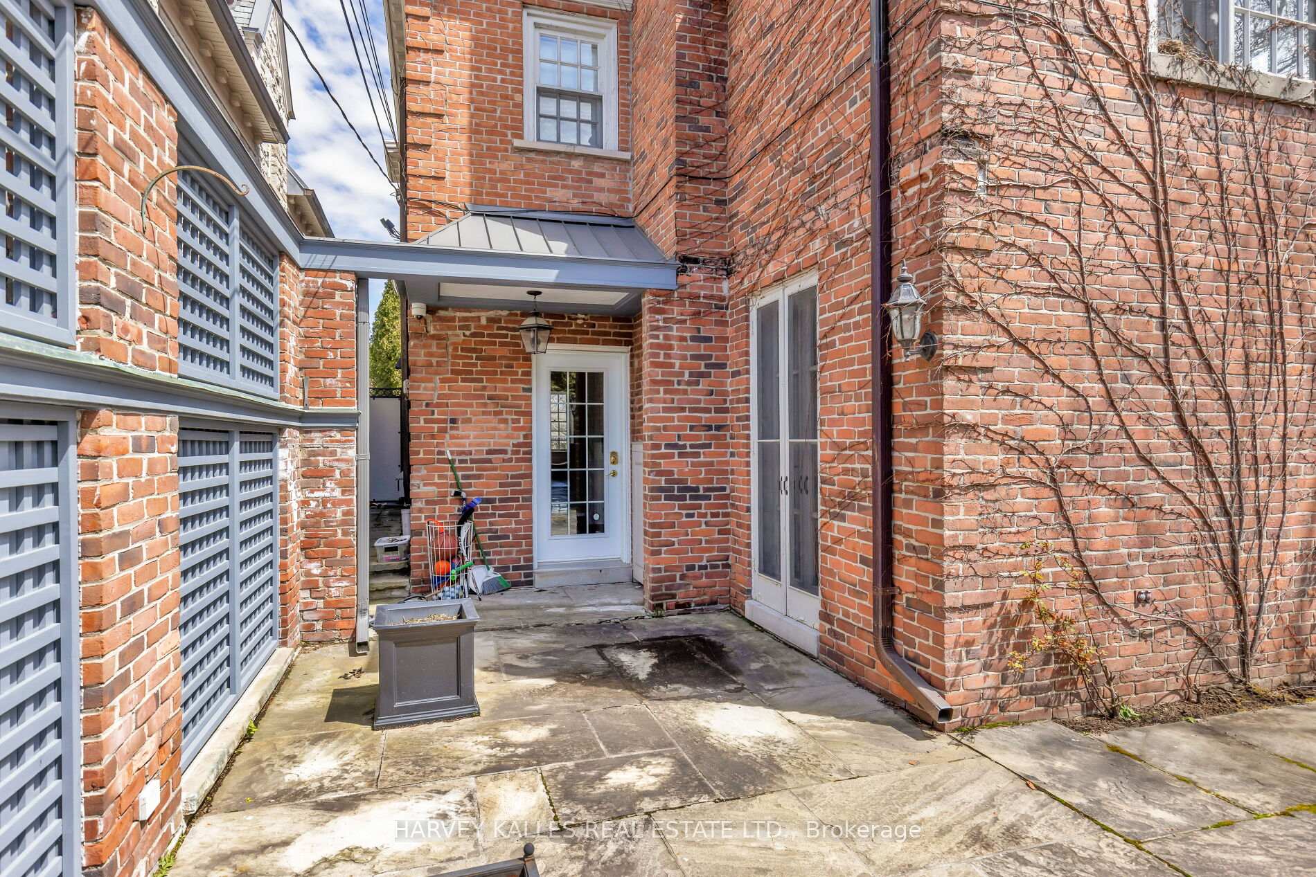 470 Russell Hill Road