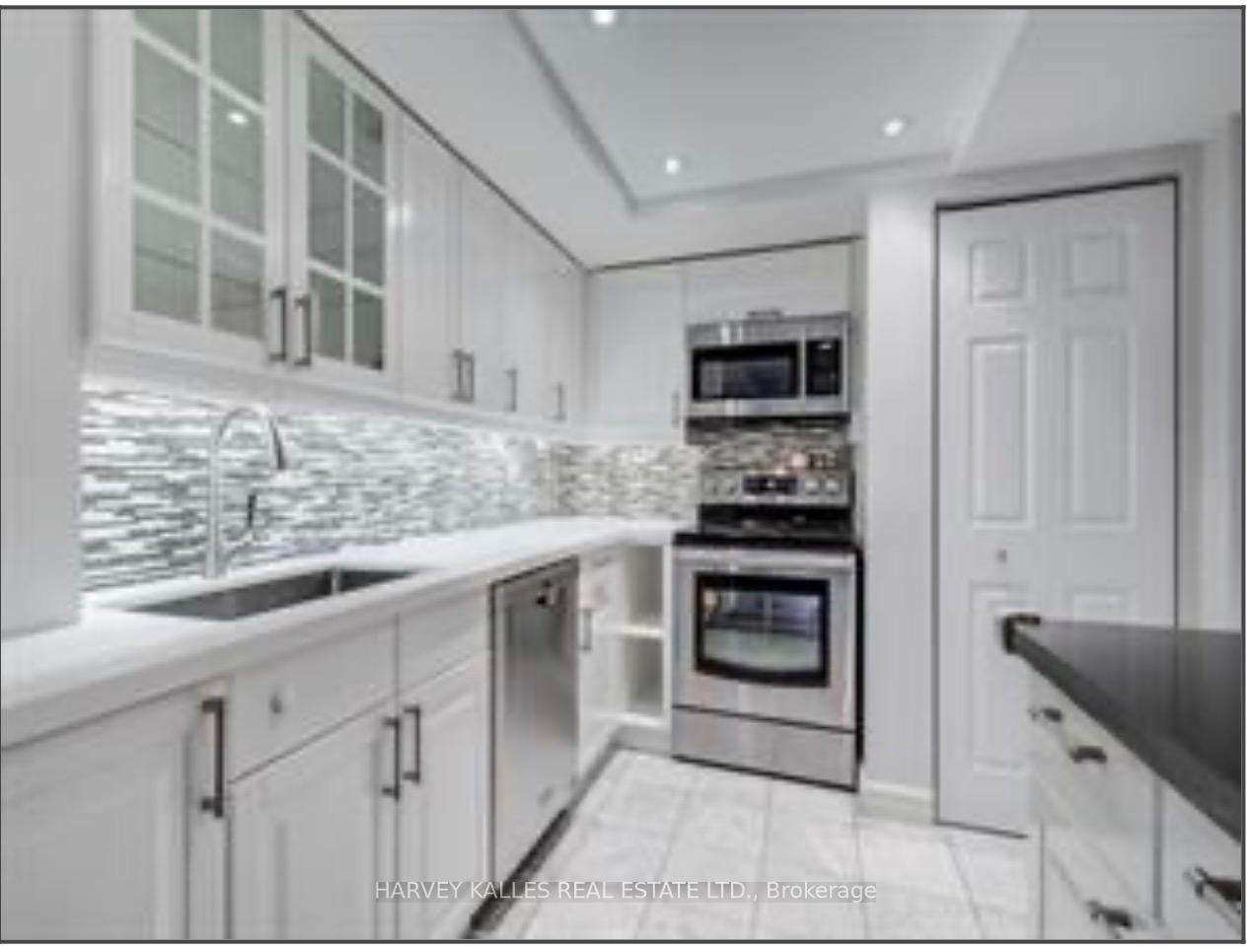 33 University Avenue 2101