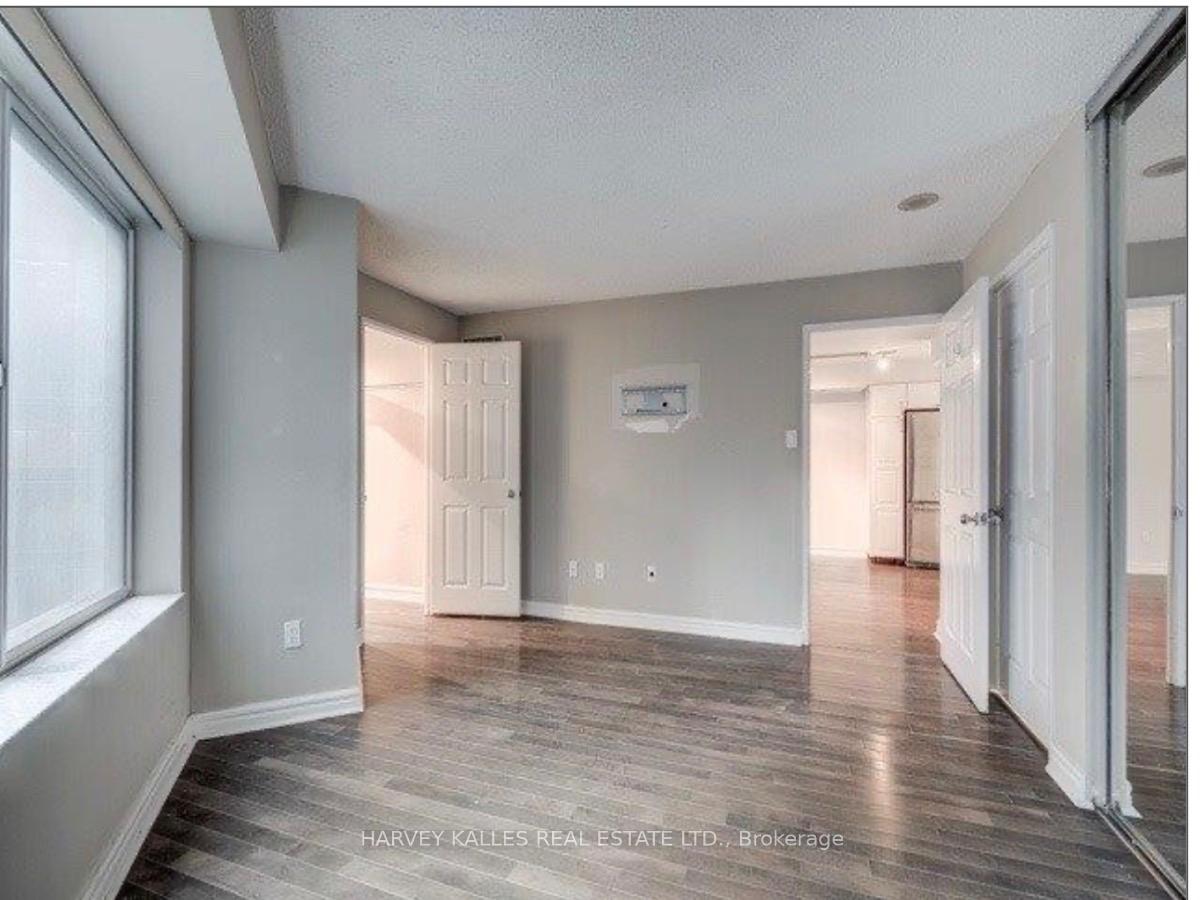 33 University Avenue 2101