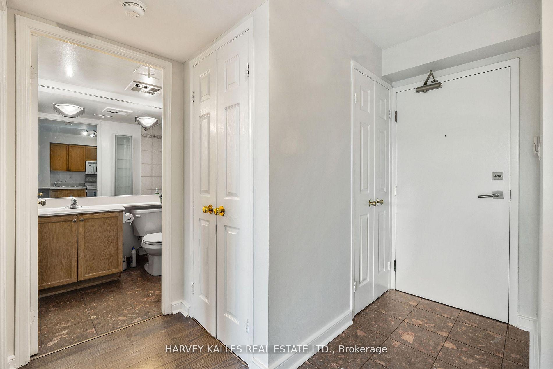 109 Front Street E 512