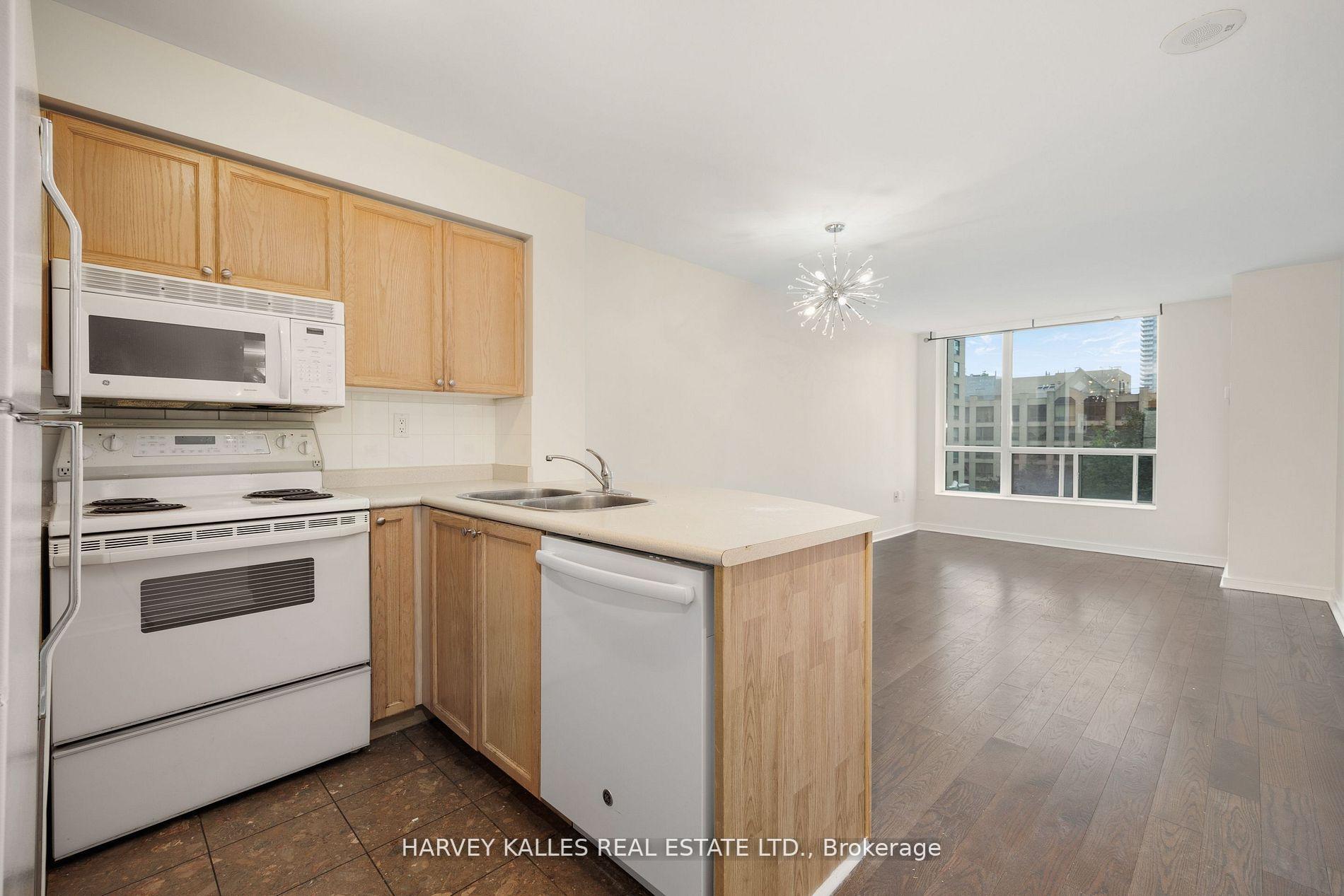 109 Front Street E 512