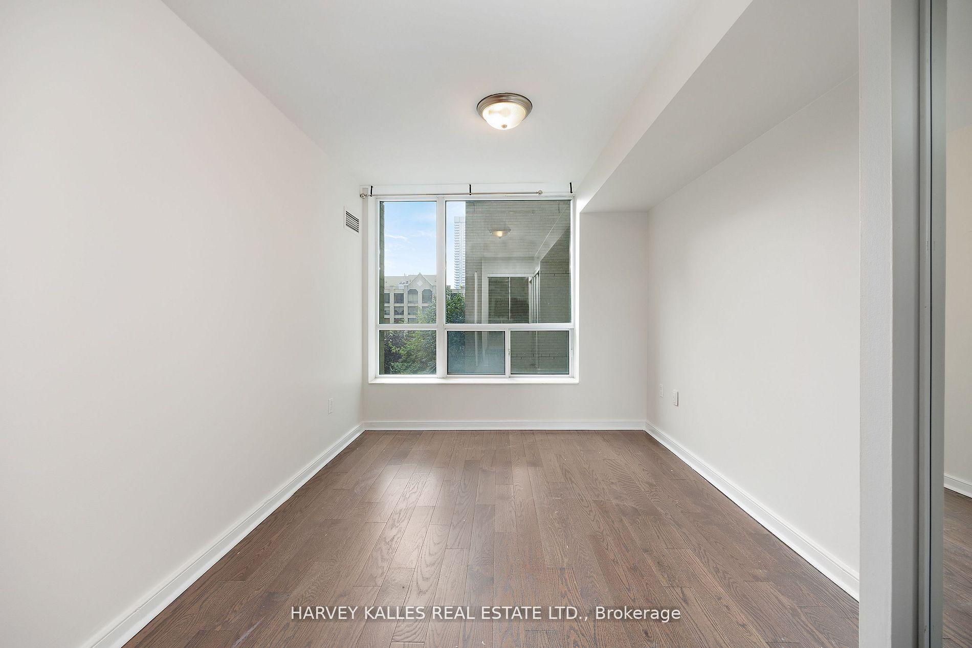 109 Front Street E 512
