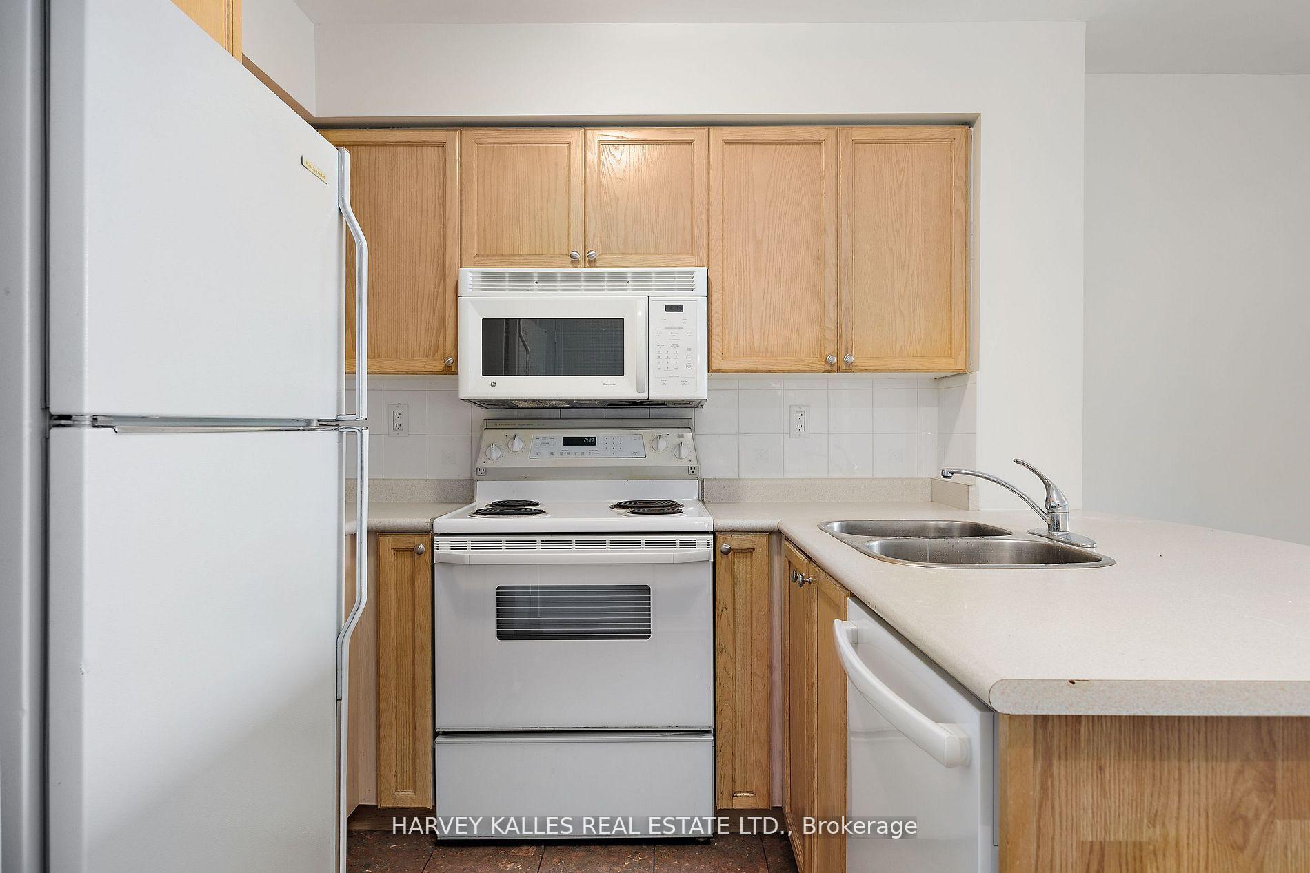 109 Front Street E 512