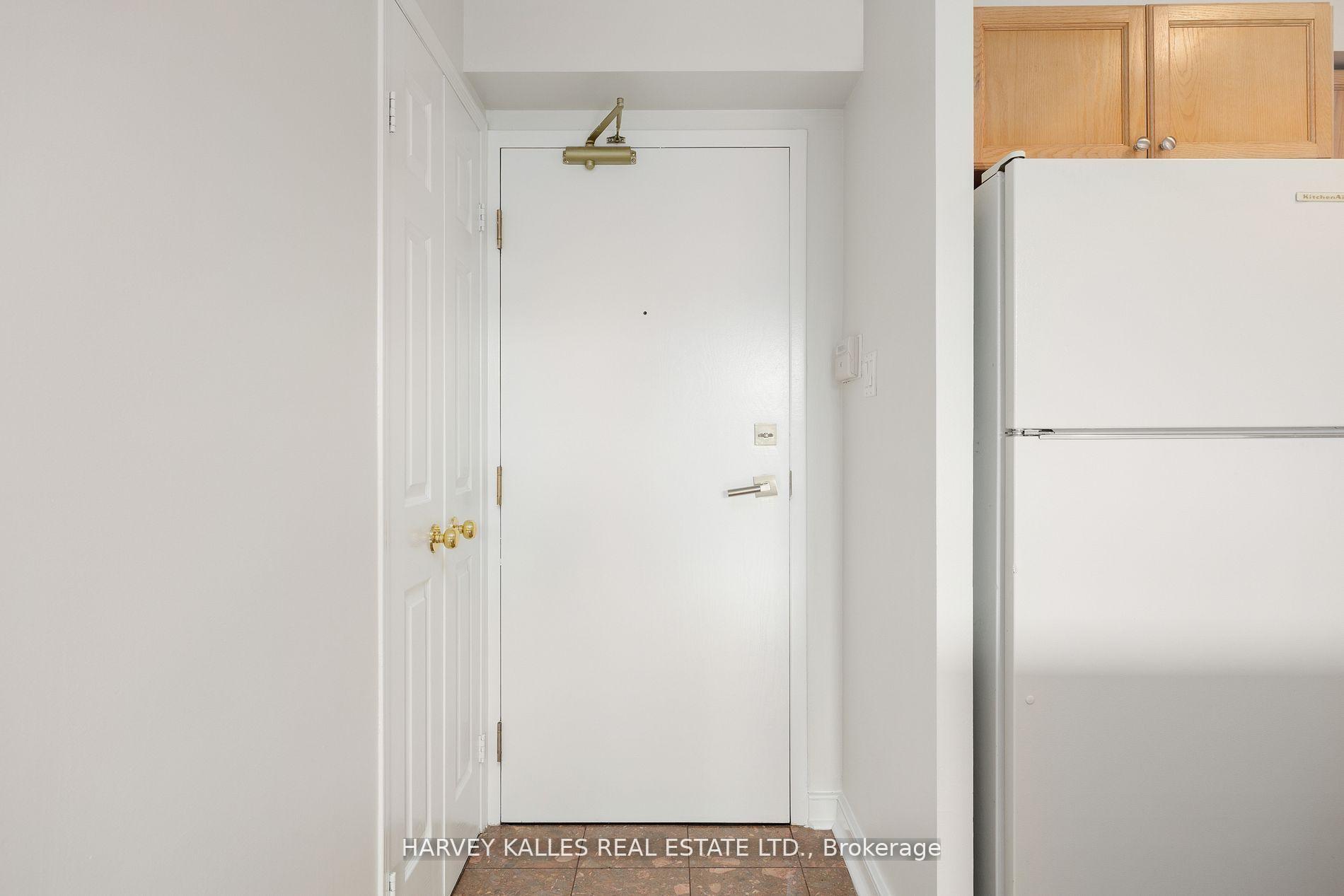 109 Front Street E 512