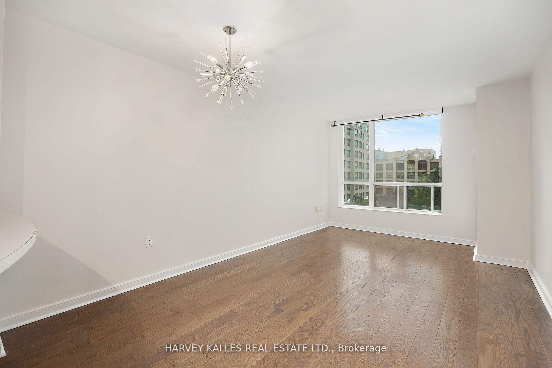 109 Front Street E 512