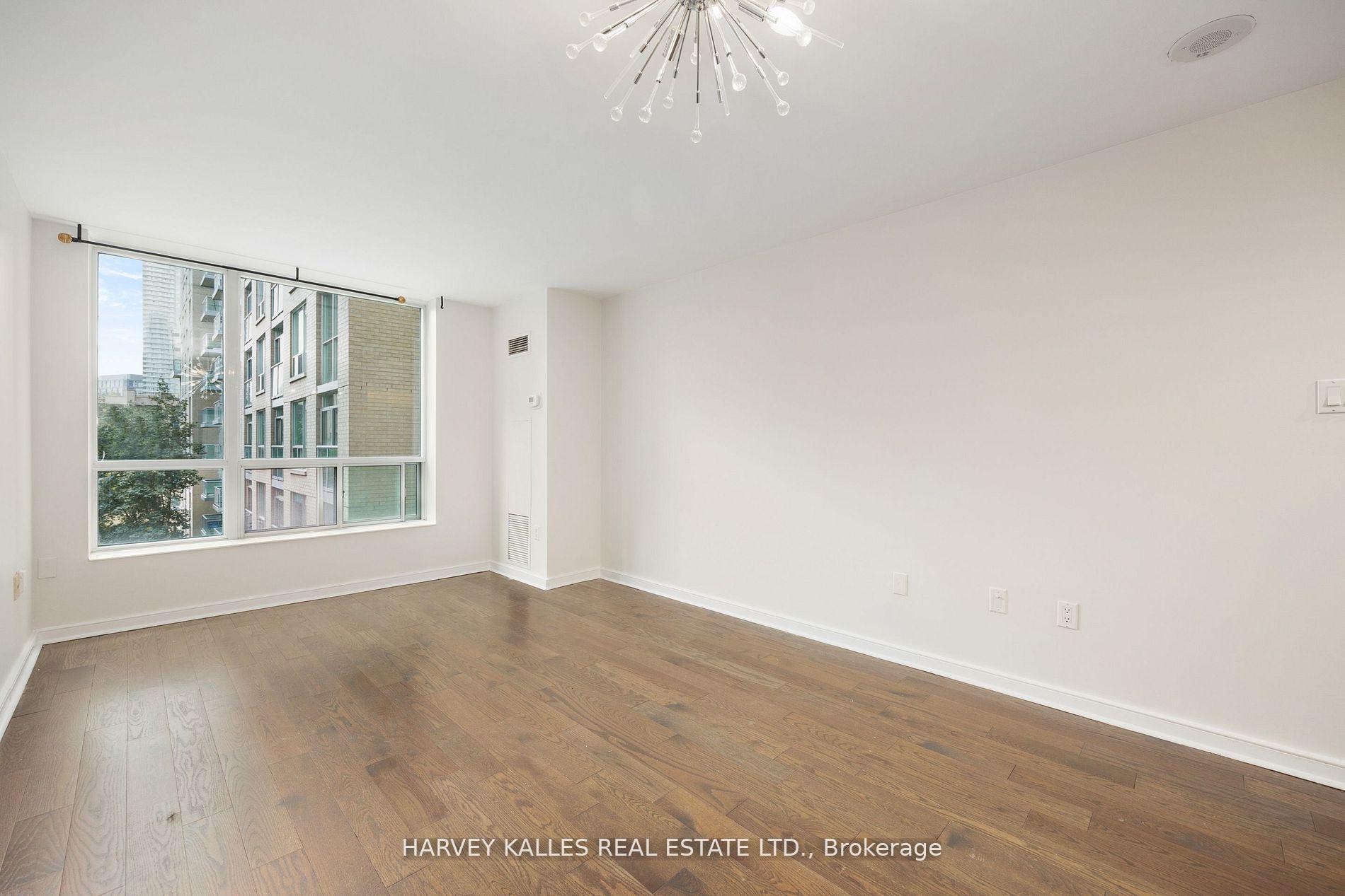 109 Front Street E 512