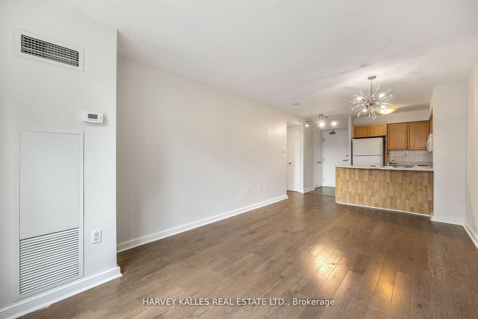 109 Front Street E 512