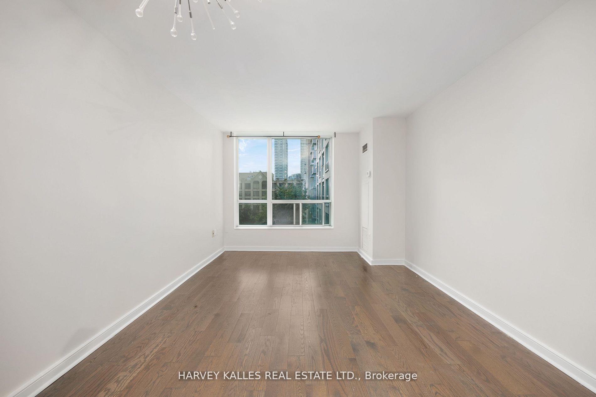 109 Front Street E 512