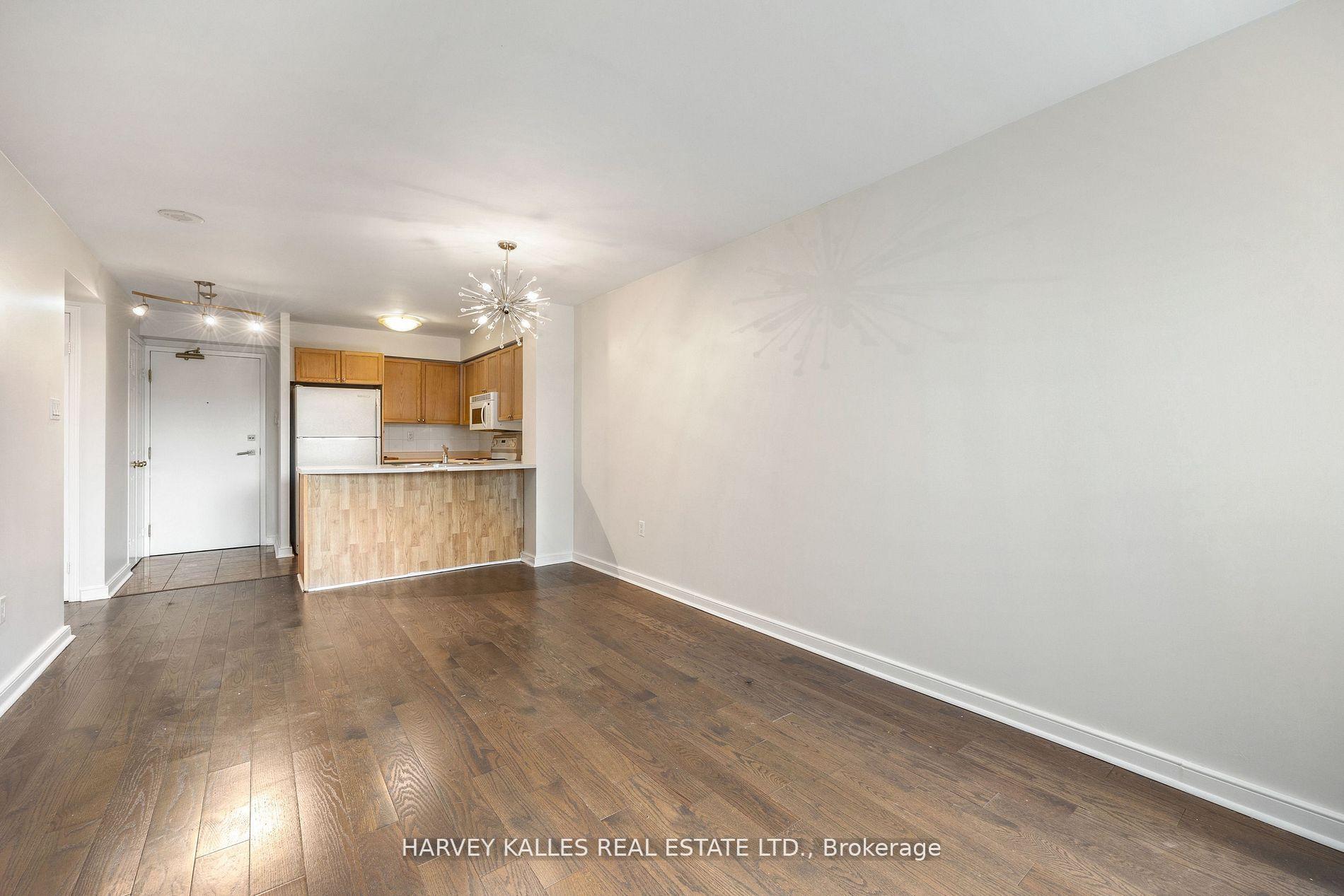109 Front Street E 512
