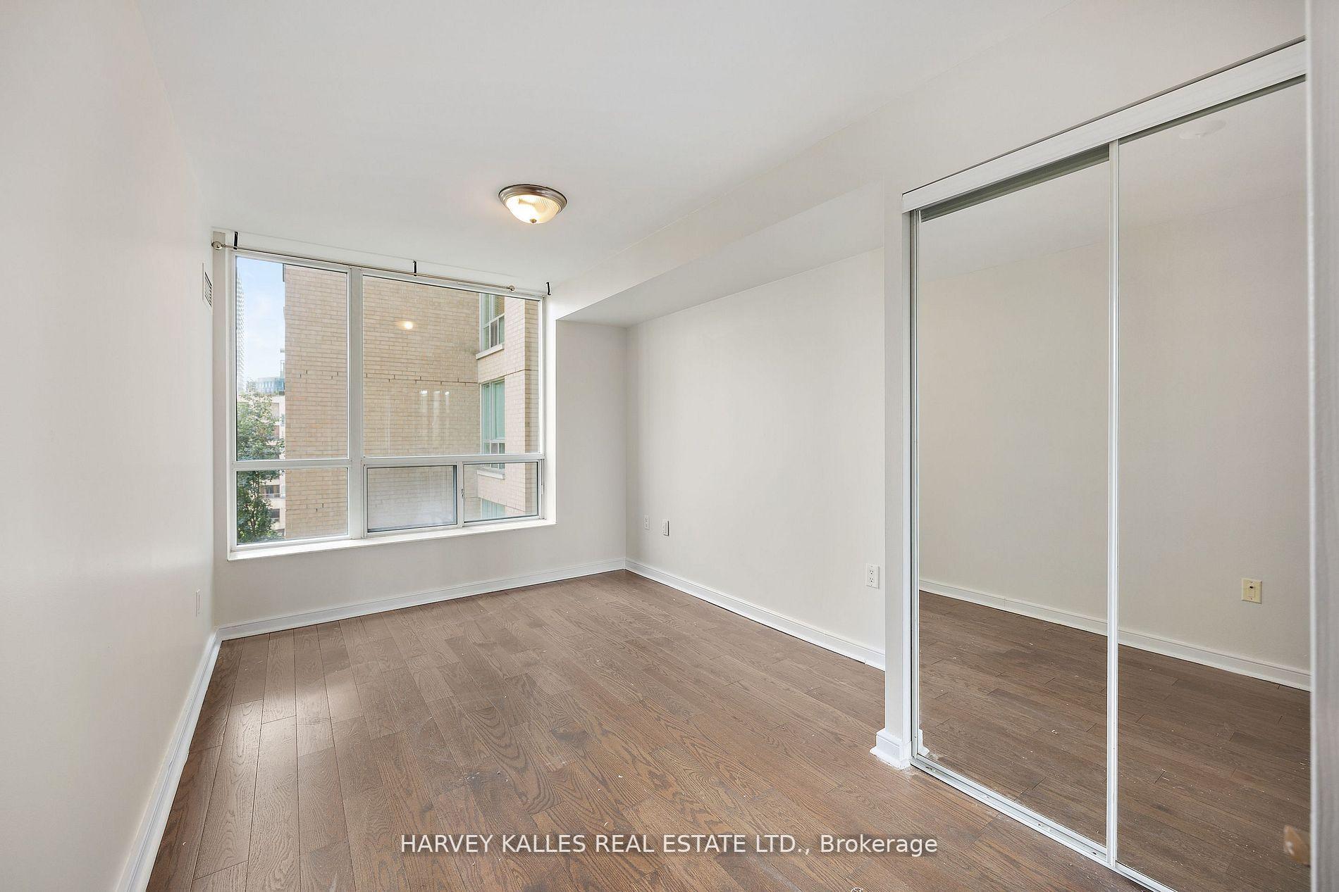 109 Front Street E 512