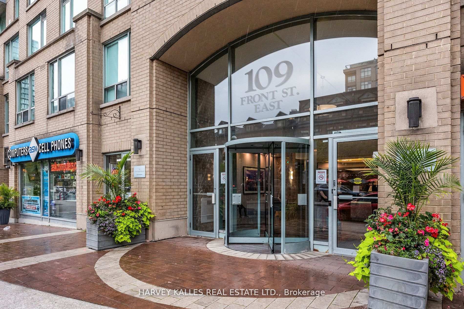 109 Front Street E 512