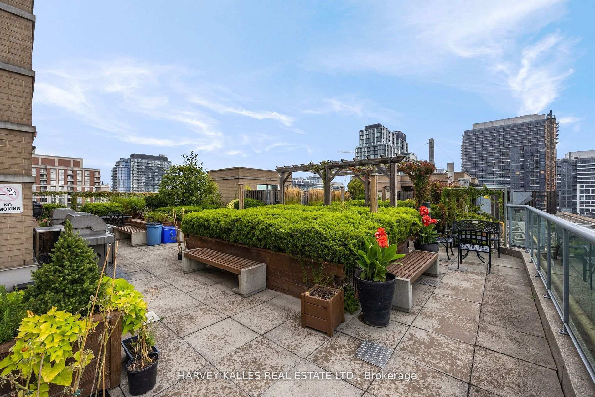 109 Front Street E 512