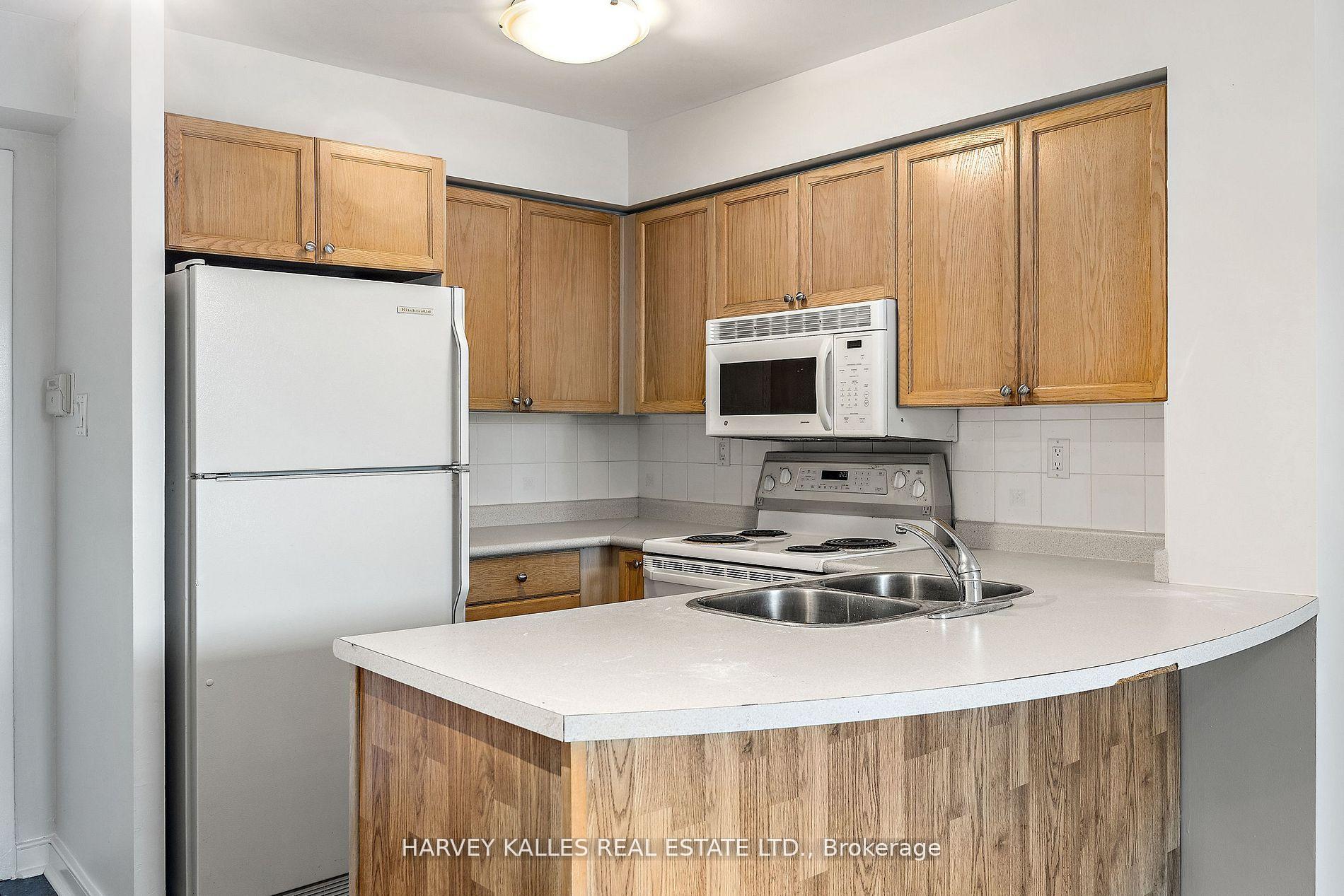 109 Front Street E 512