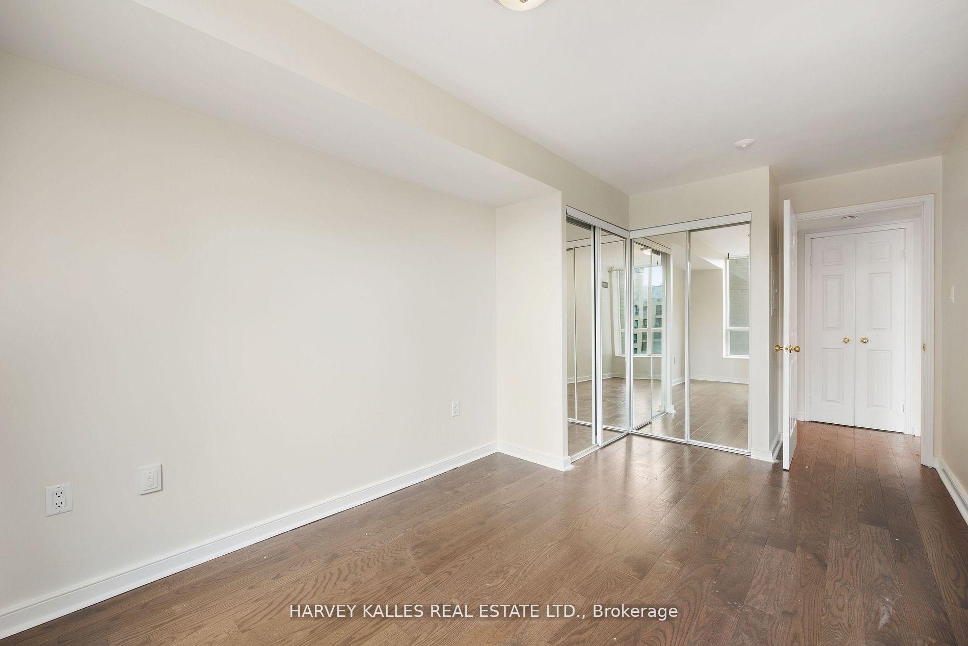 109 Front Street E 512