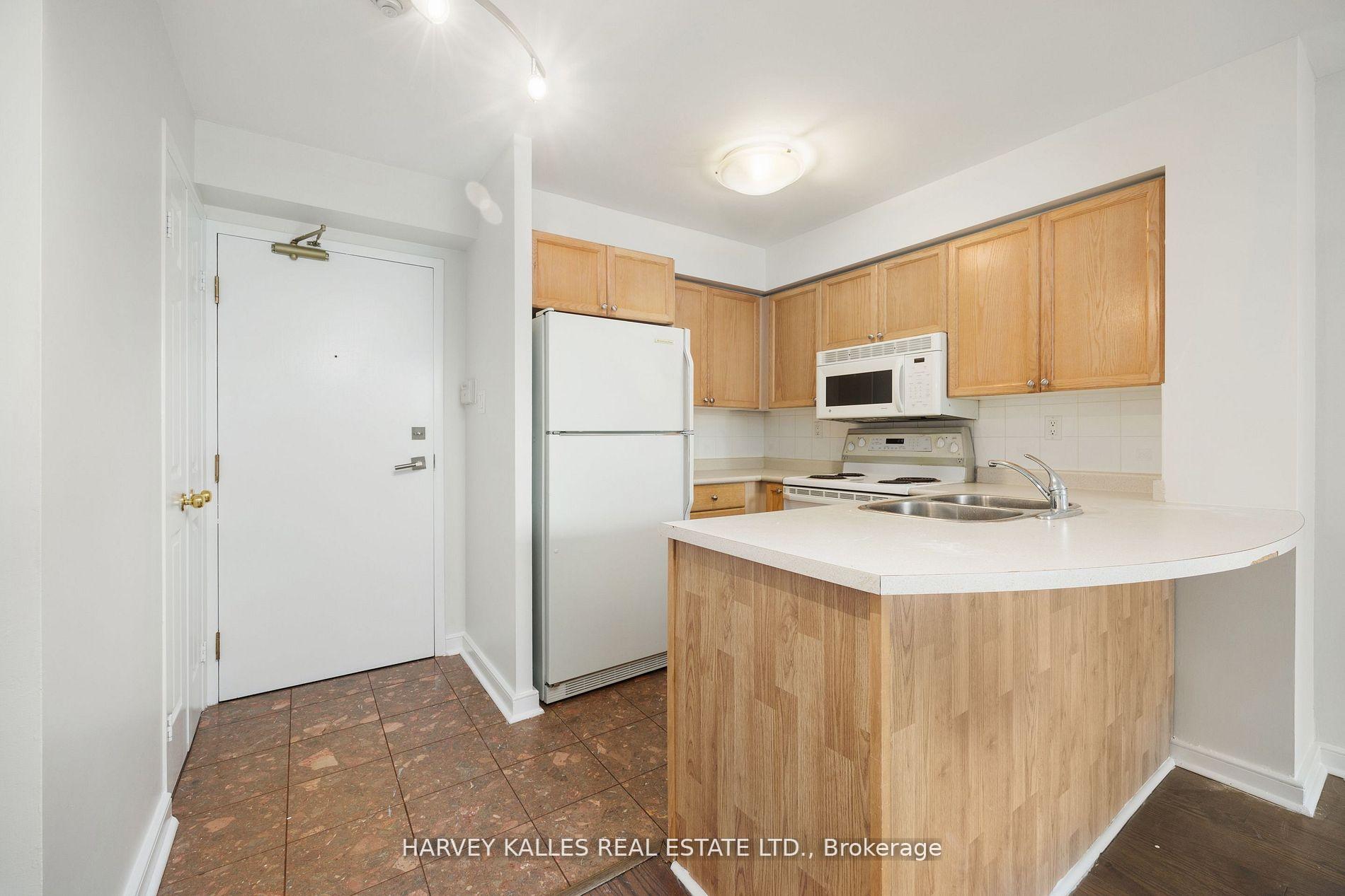 109 Front Street E 512
