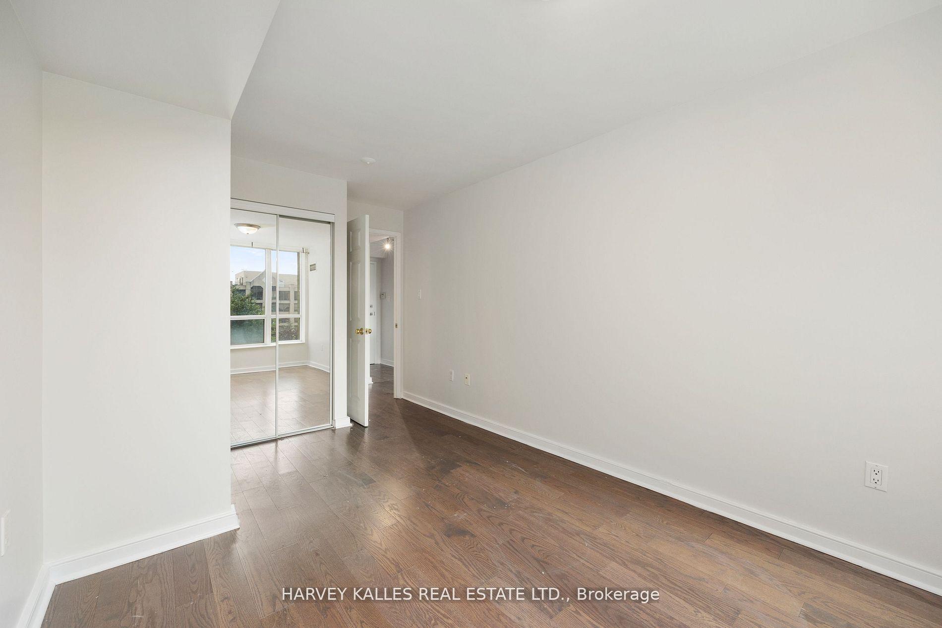 109 Front Street E 512