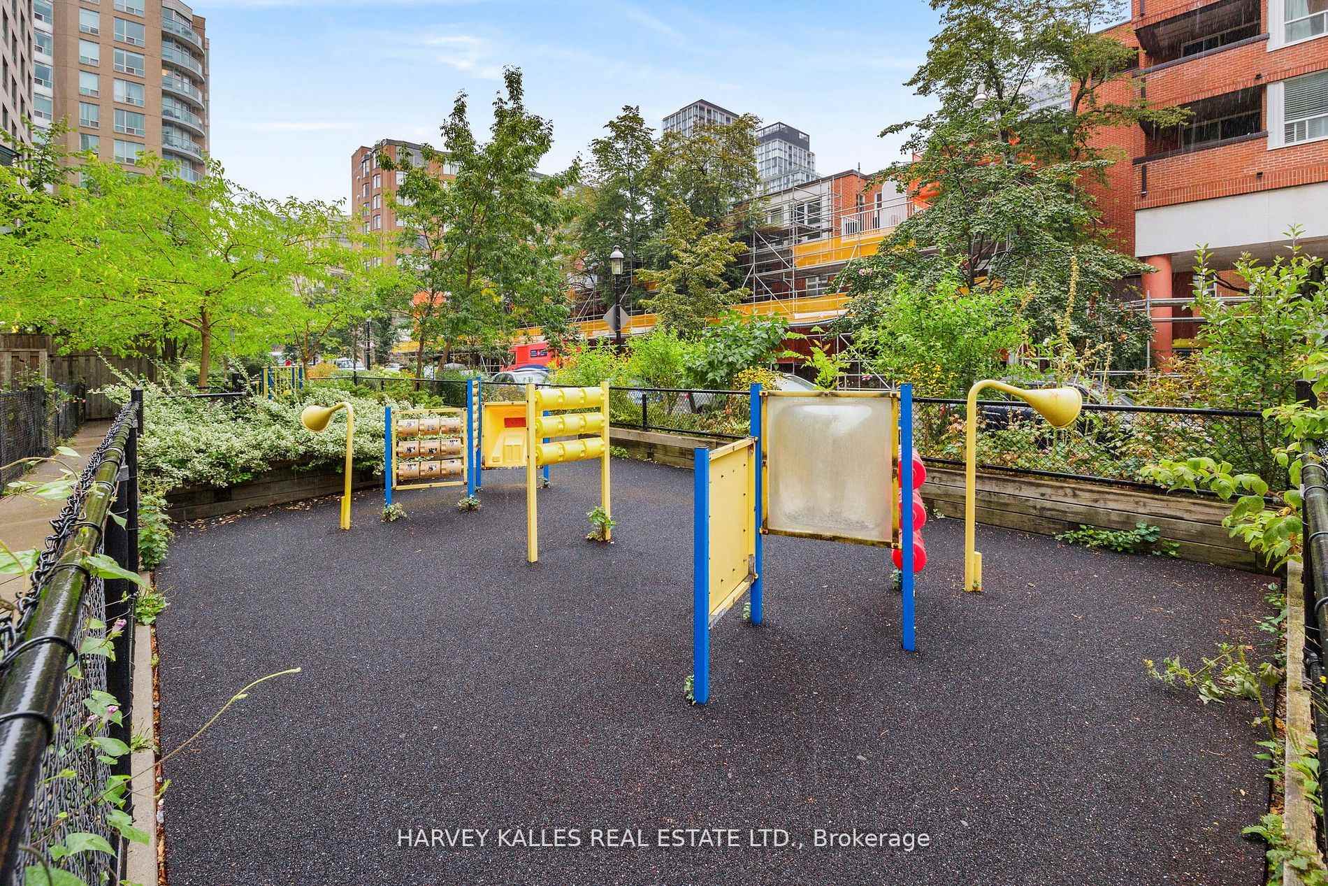 109 Front Street E 512