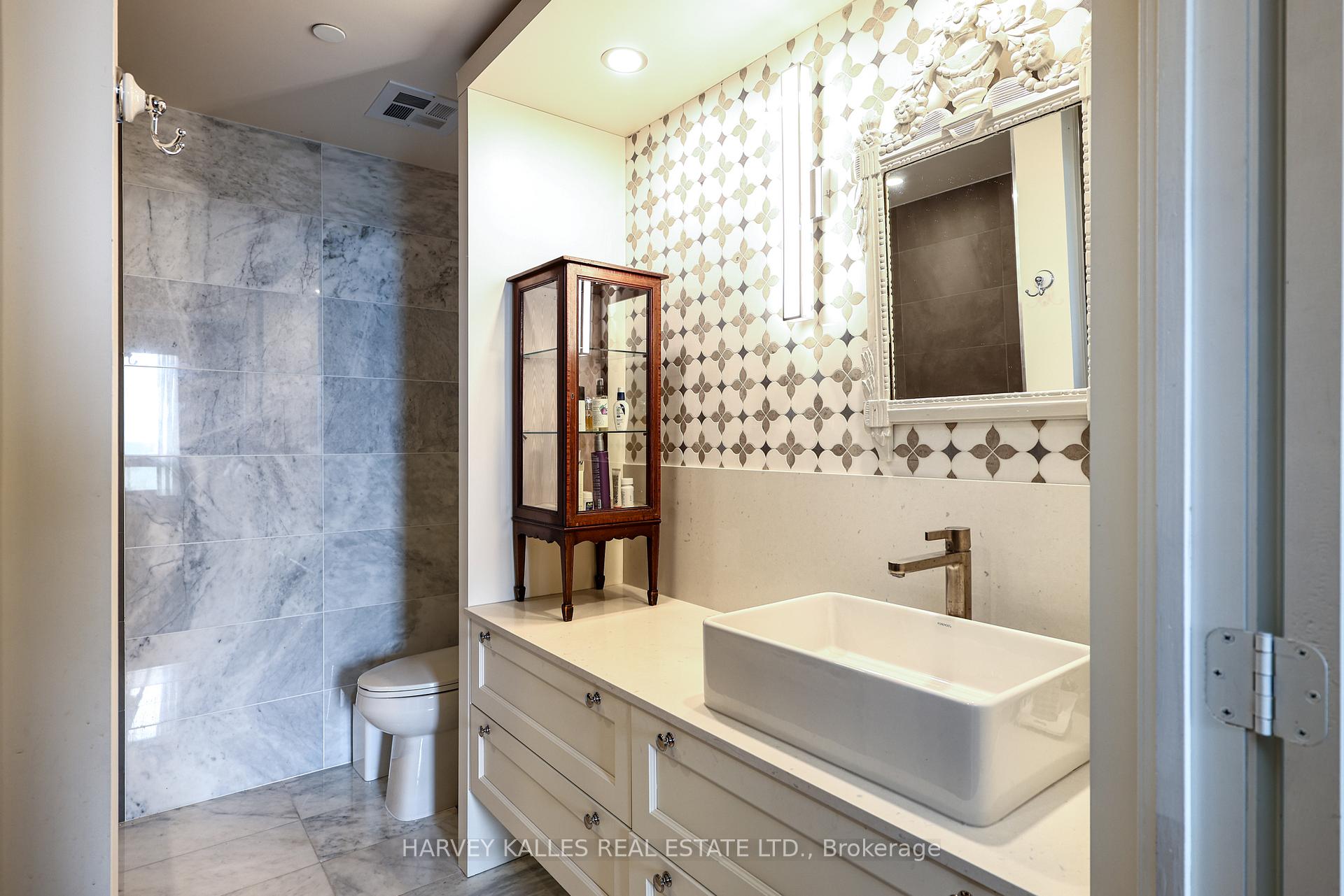 101 Erskine Avenue 2407