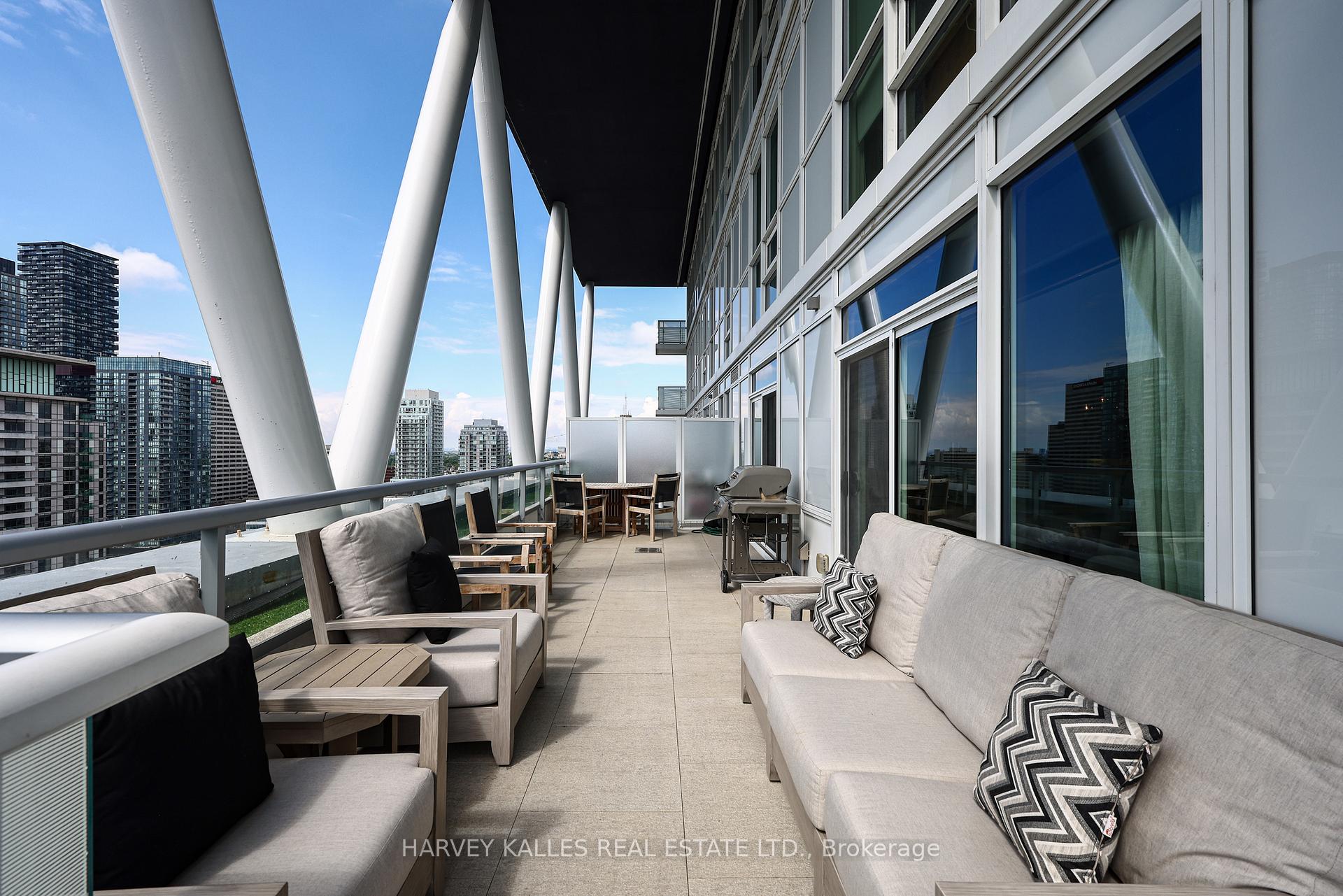 101 Erskine Avenue 2407
