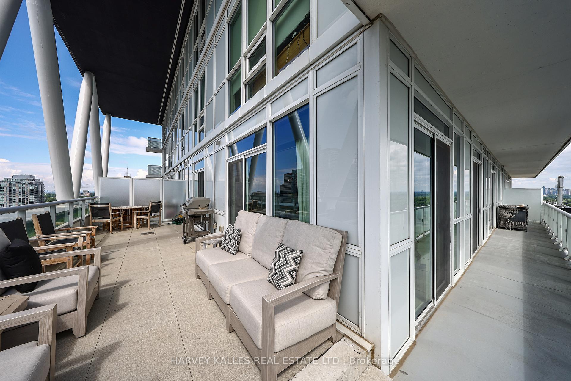 101 Erskine Avenue 2407