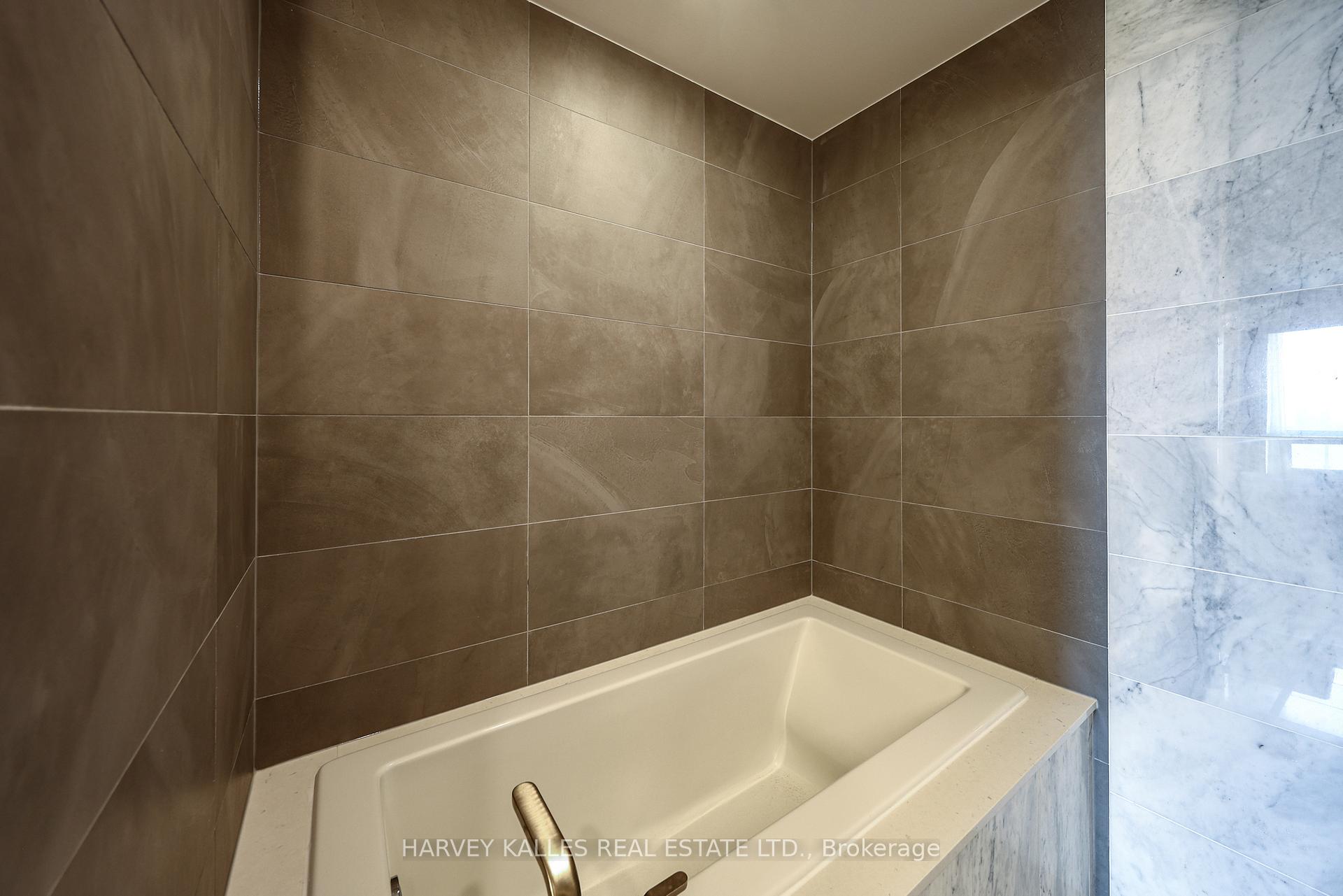 101 Erskine Avenue 2407