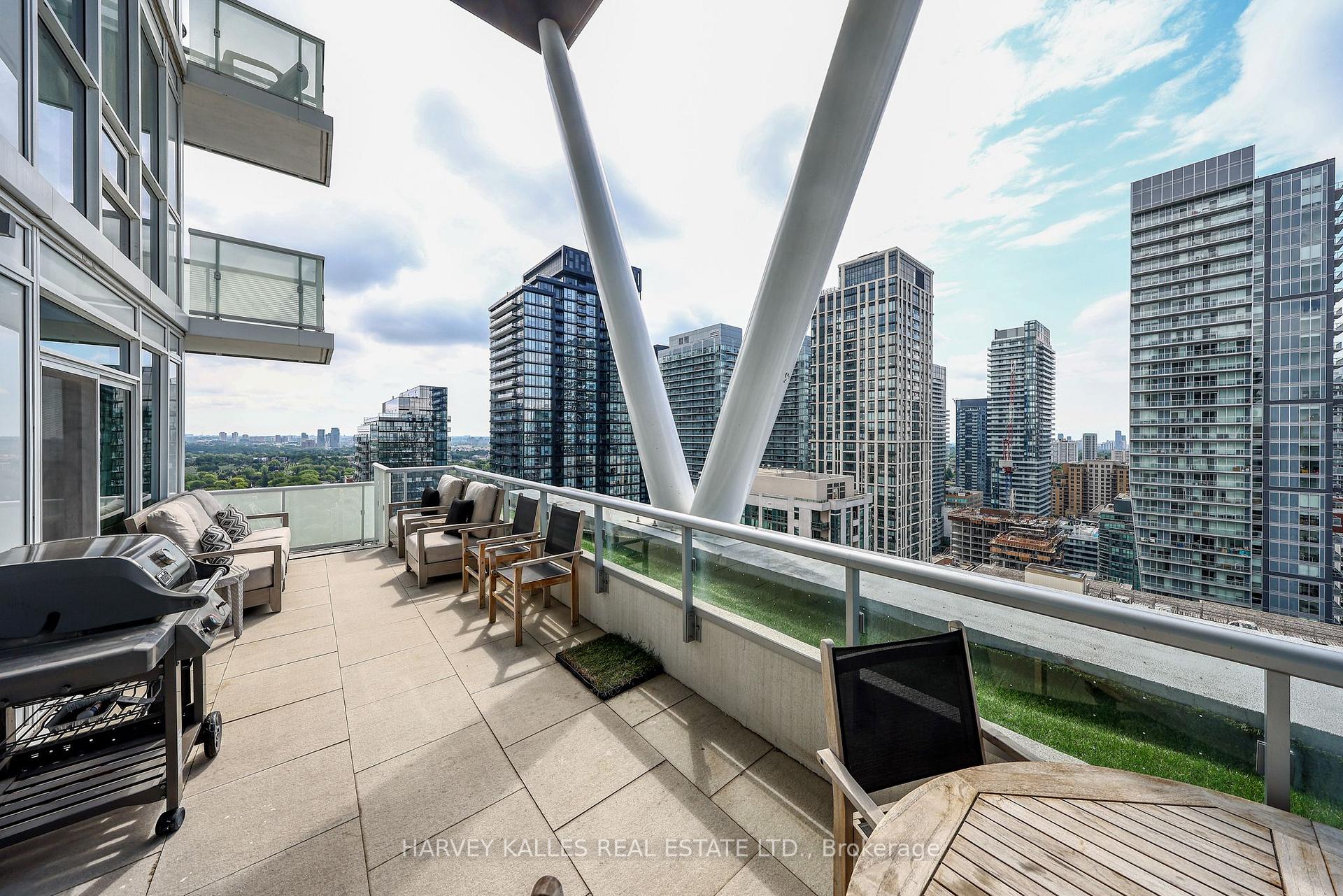 101 Erskine Avenue 2407