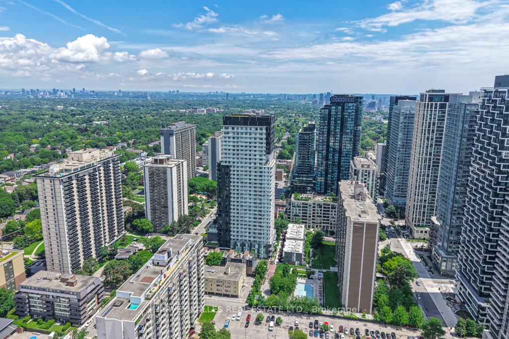 101 Erskine Avenue 2407