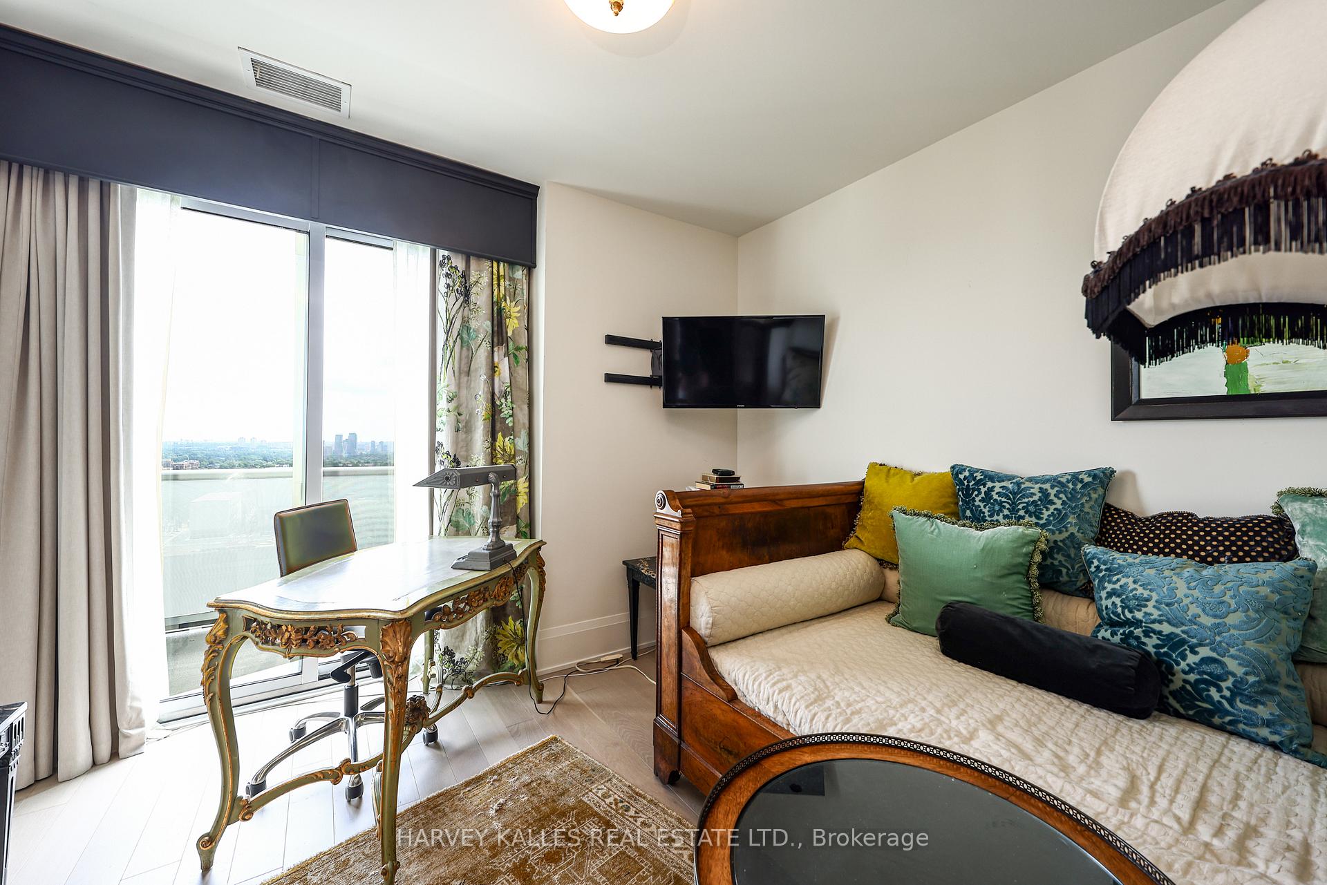 101 Erskine Avenue 2407