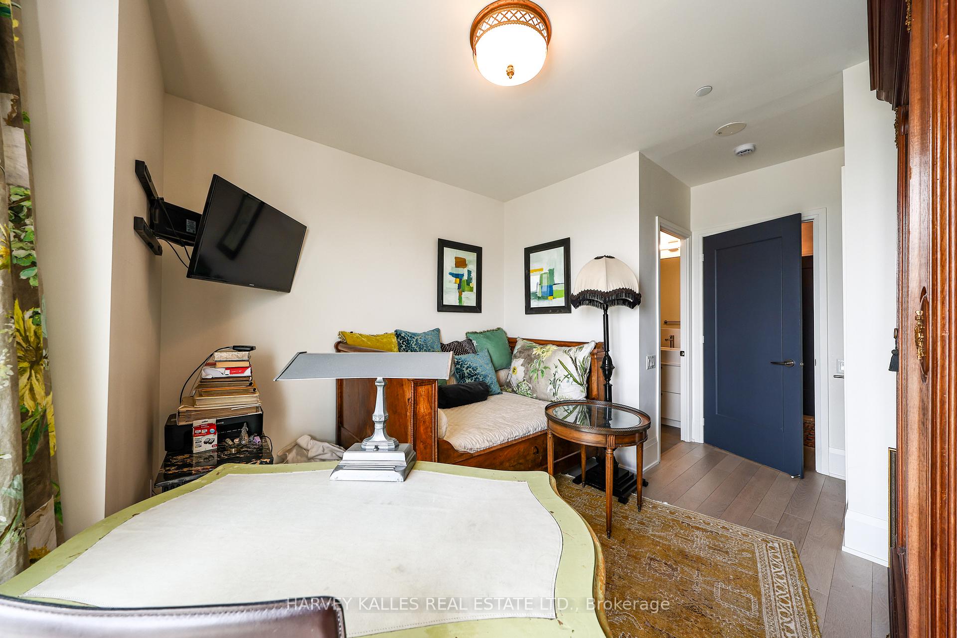 101 Erskine Avenue 2407