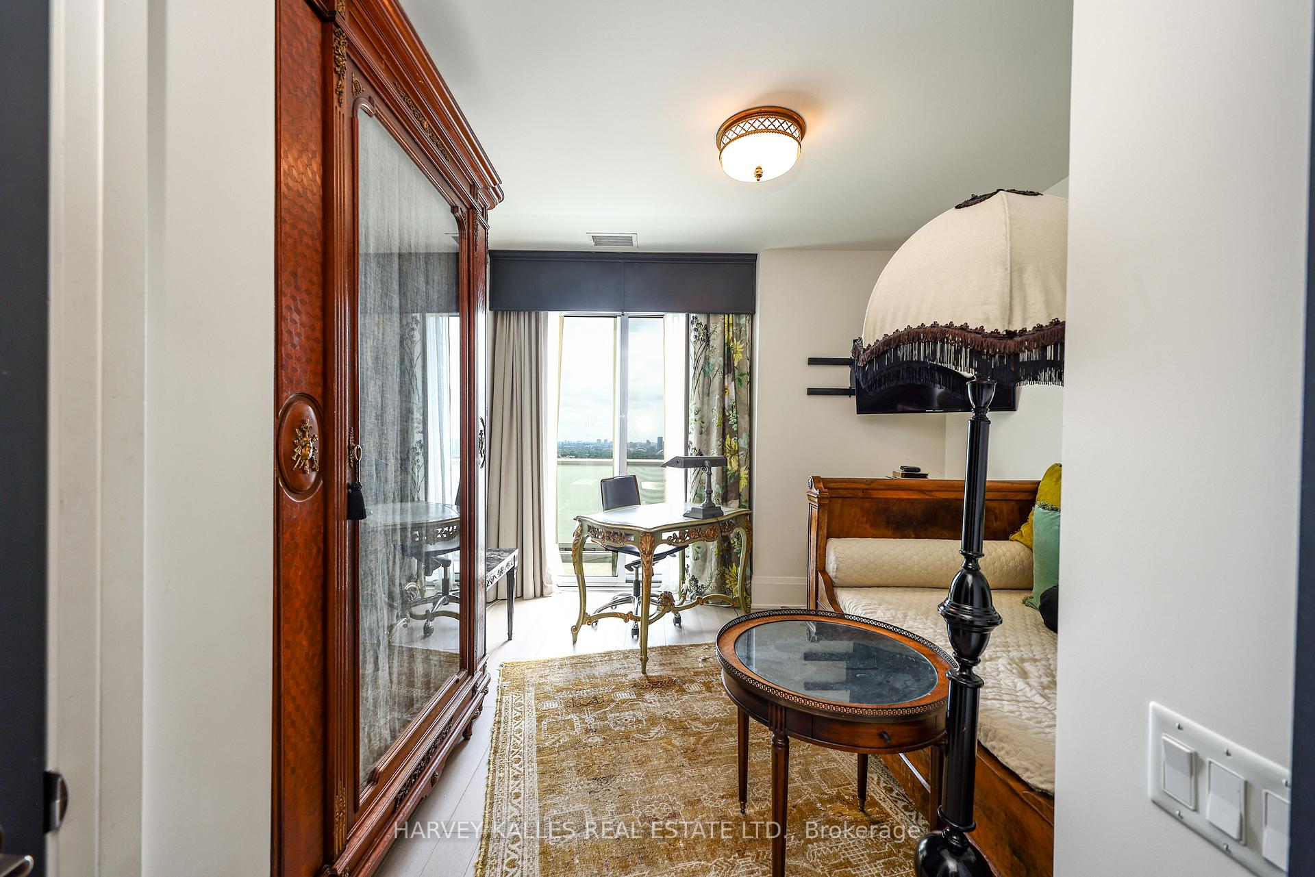 101 Erskine Avenue 2407