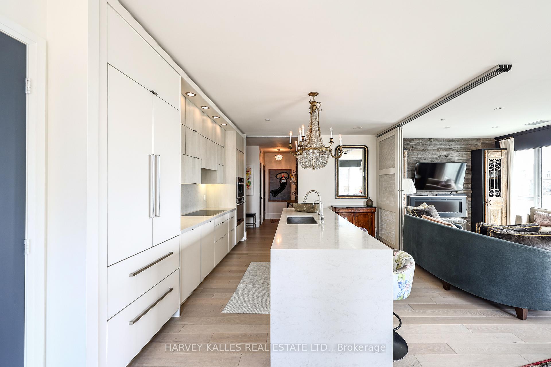 101 Erskine Avenue 2407