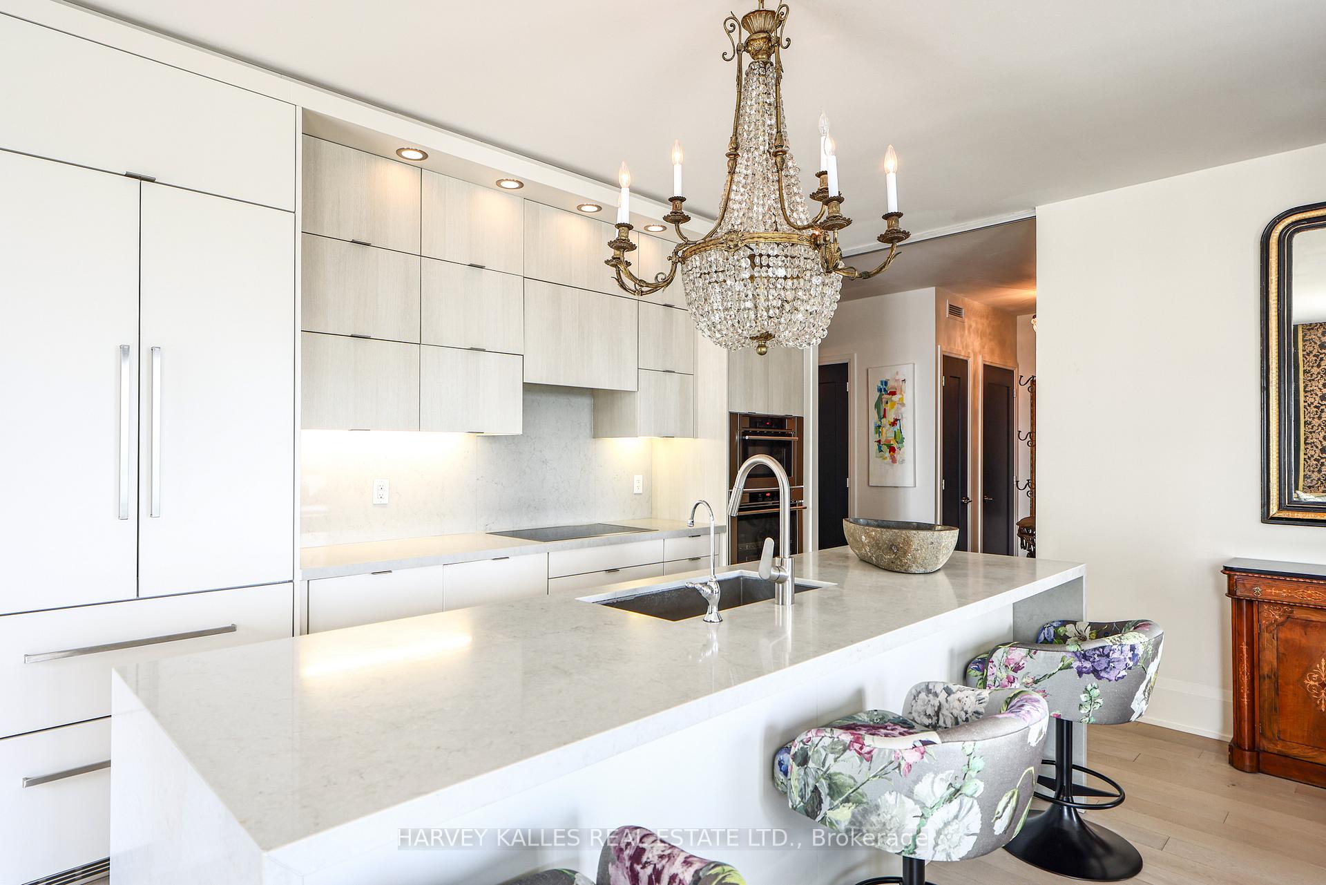 101 Erskine Avenue 2407