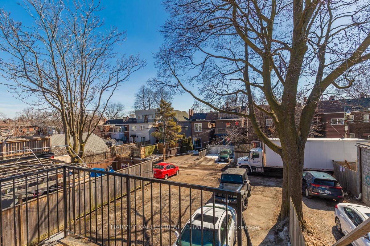 657 St Clair Avenue W Upper