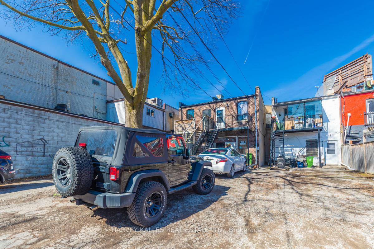 657 St Clair Avenue W Upper