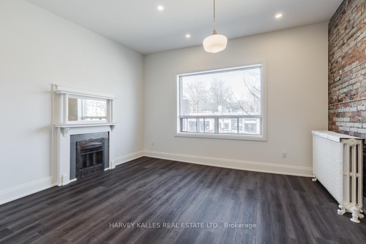 657 St Clair Avenue W Upper