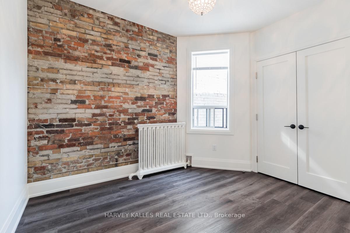 657 St Clair Avenue W Upper