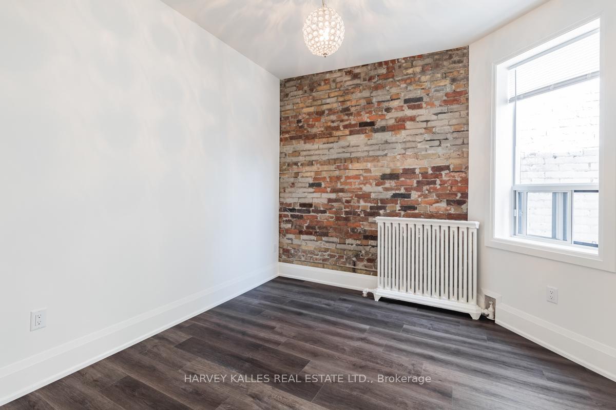 657 St Clair Avenue W Upper