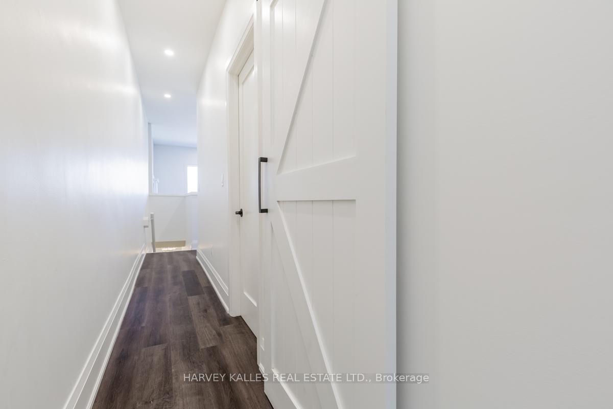 657 St Clair Avenue W Upper